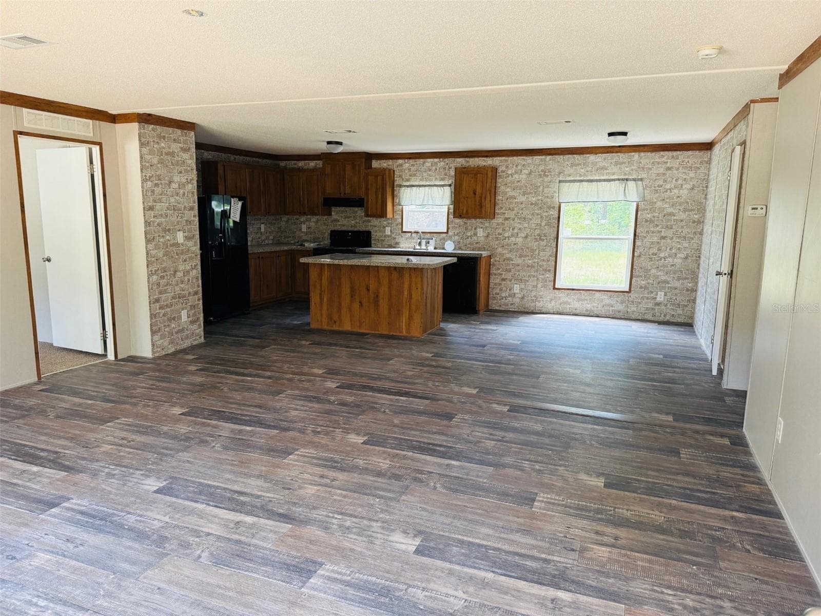 Manufactured Home at 7180 HWY 90, LIVE OAK, photo 3 of 8