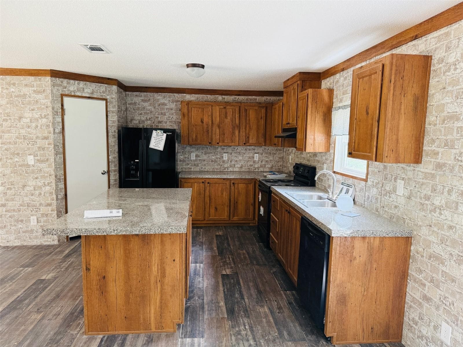Manufactured Home at 7180 HWY 90, LIVE OAK, photo 4 of 8