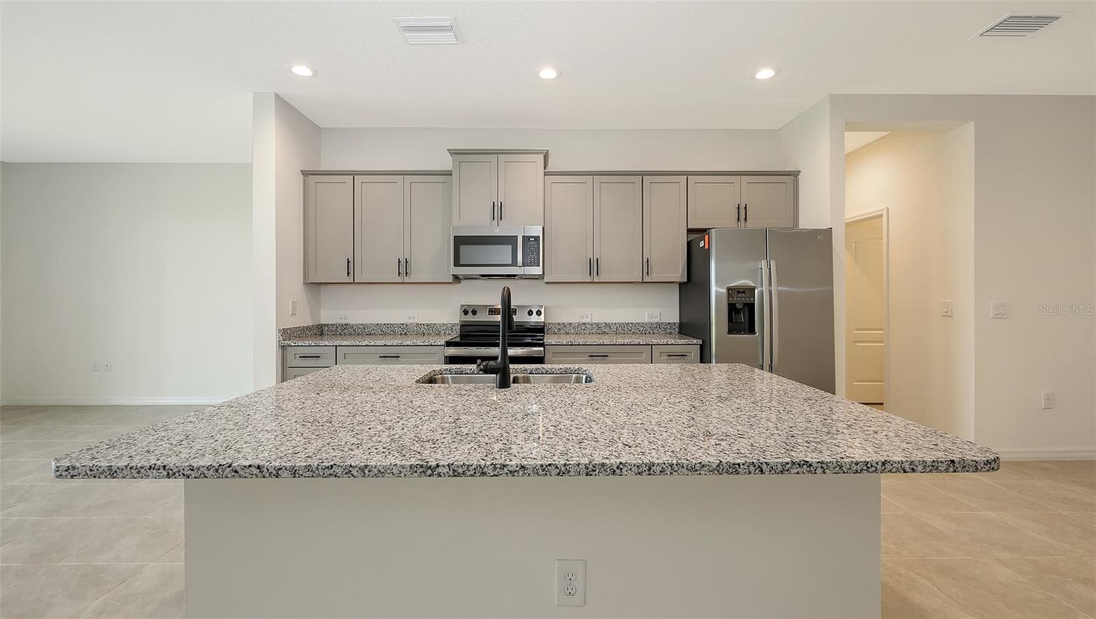 Townhouse at 2360 WASHINGTON PALM CT, BRADENTON, photo 11 of 41
