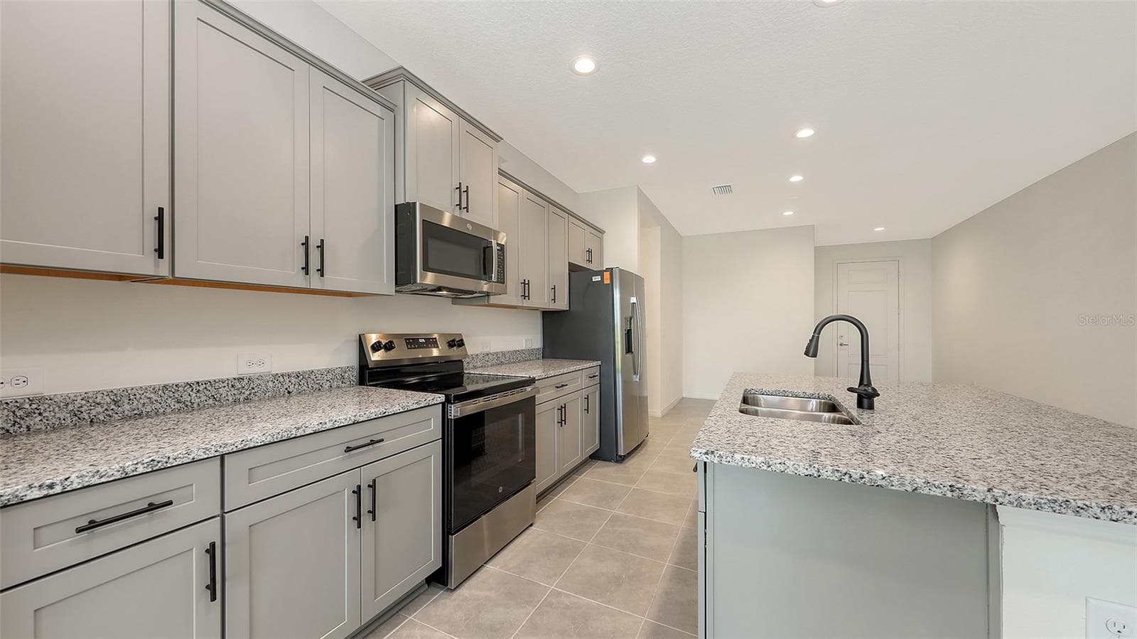 Townhouse at 2360 WASHINGTON PALM CT, BRADENTON, photo 13 of 41