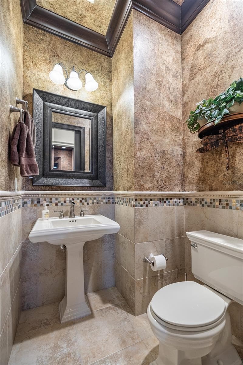 Half bathroom - 6861 SW 179TH AVENUE RD, DUNNELLON