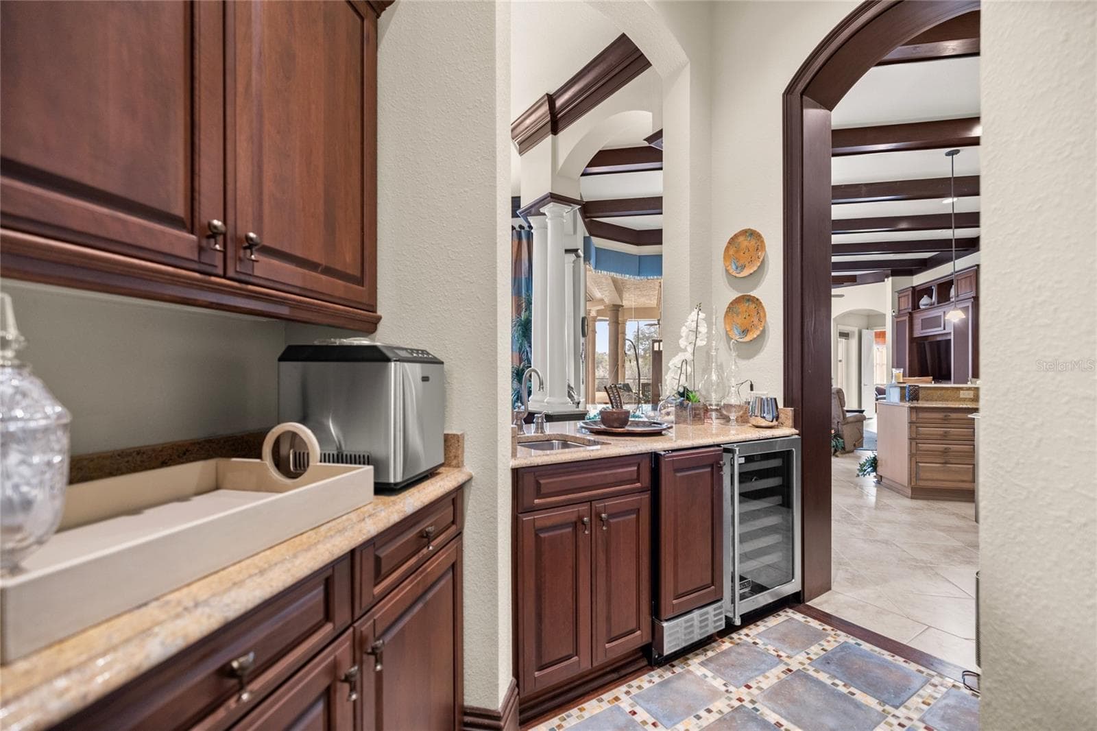 Wet bar - 6861 SW 179TH AVENUE RD, DUNNELLON