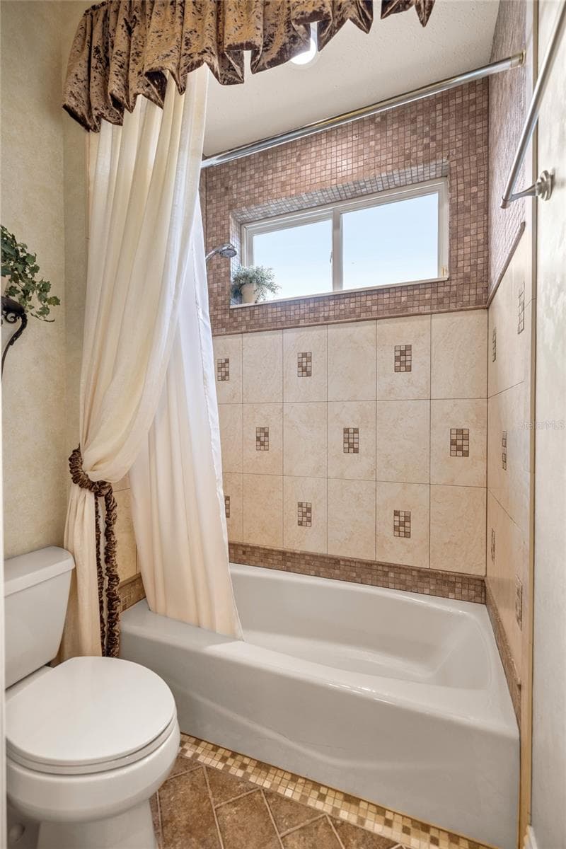 Guest bathroom 2 - 6861 SW 179TH AVENUE RD, DUNNELLON