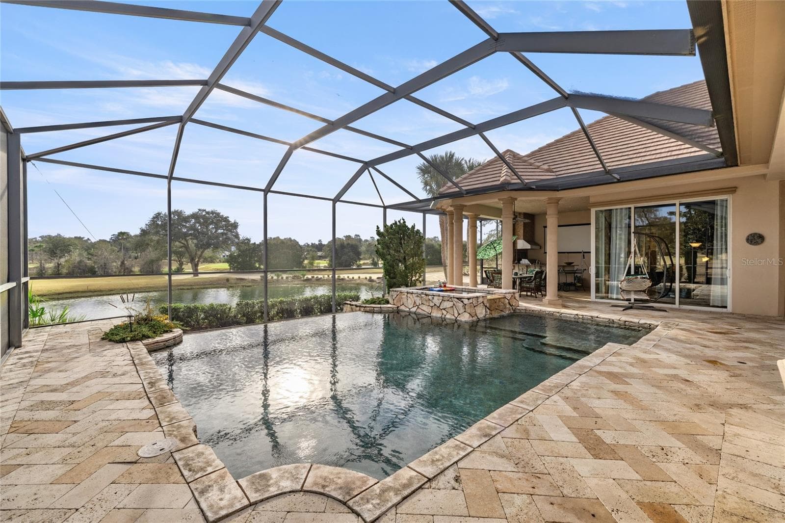 Enclosed infinity pool and outdoor kitchen - 6861 SW 179TH AVENUE RD, DUNNELLON