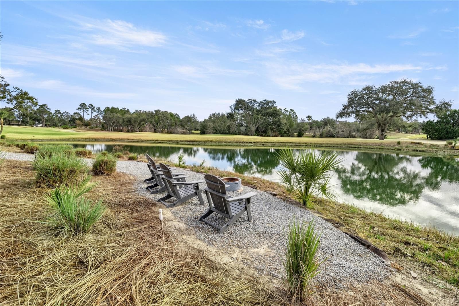 Outdoor seating overlooking the water - 6861 SW 179TH AVENUE RD, DUNNELLON