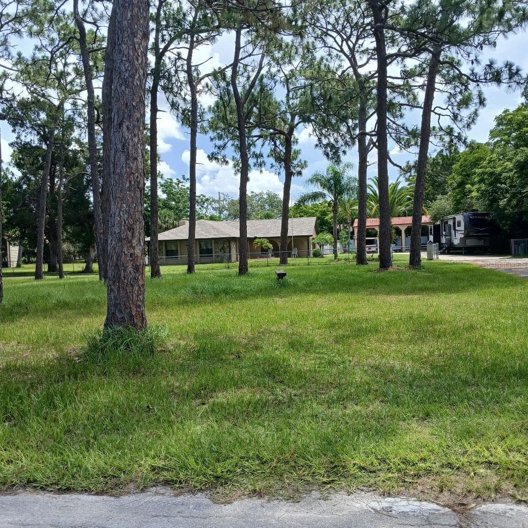 PARK ACROSS ROAD - LYLE CIR, HUDSON