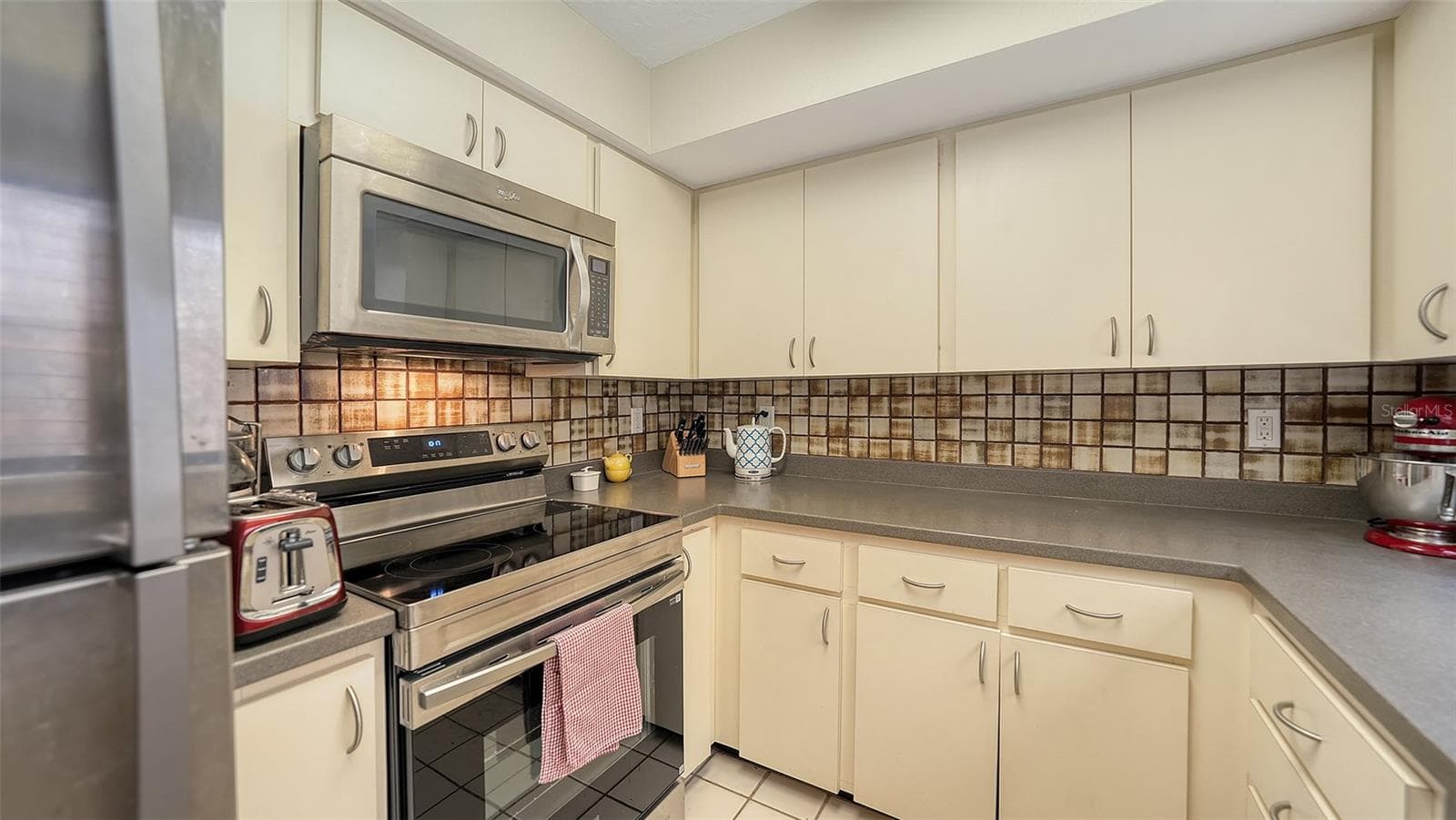 Townhouse at 4983 GREENCROFT RD #181, SARASOTA, photo 6 of 31