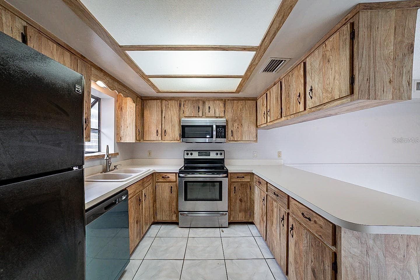 Townhouse at 202 TERRACE CT, SANFORD, photo 15 of 35