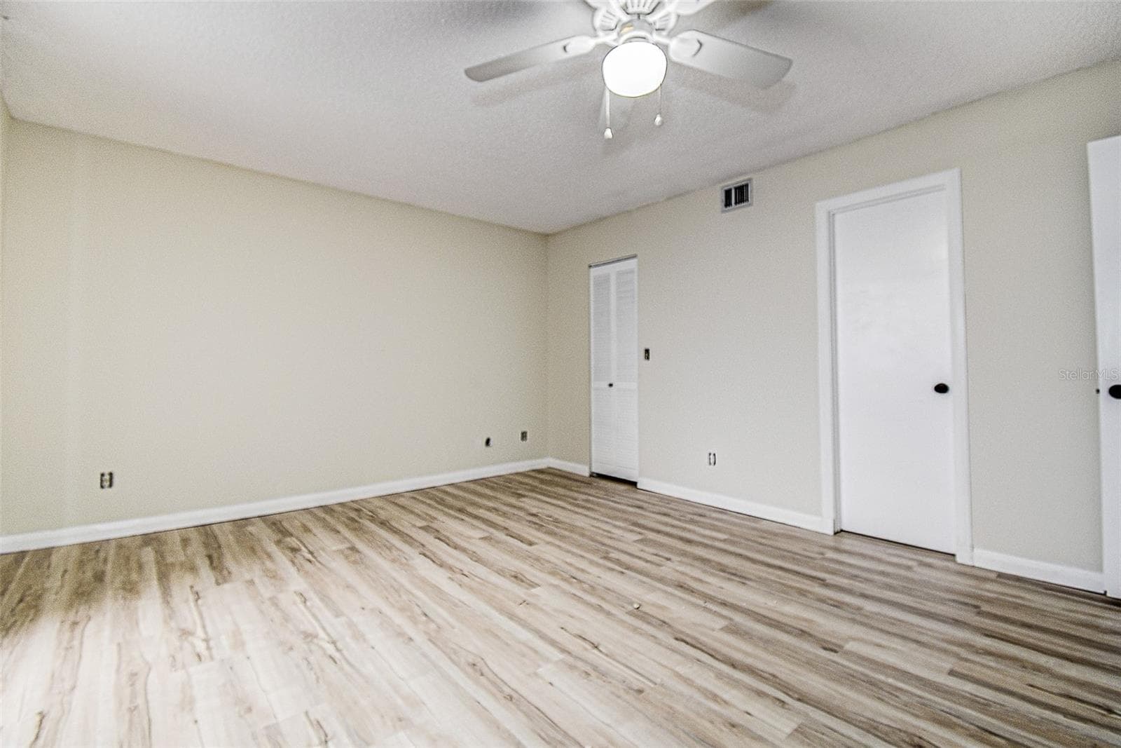 Condominium at 5940 PELICAN BAY PLZ S #406, GULFPORT, photo 17 of 39