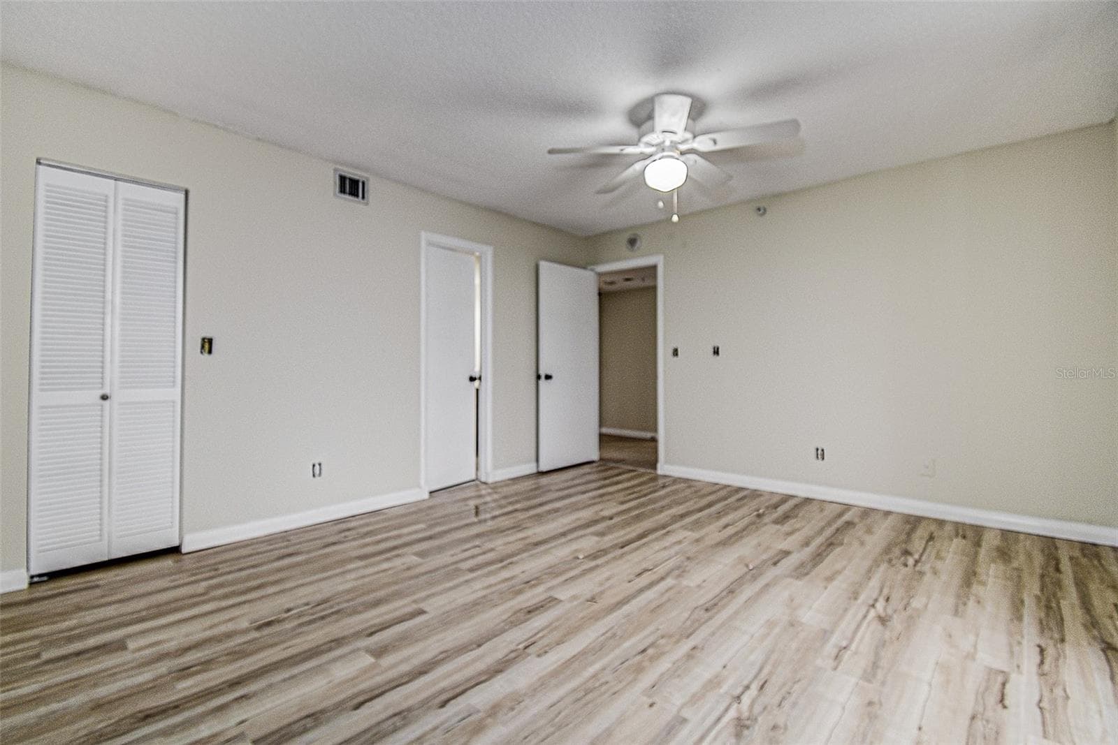 Condominium at 5940 PELICAN BAY PLZ S #406, GULFPORT, photo 19 of 39