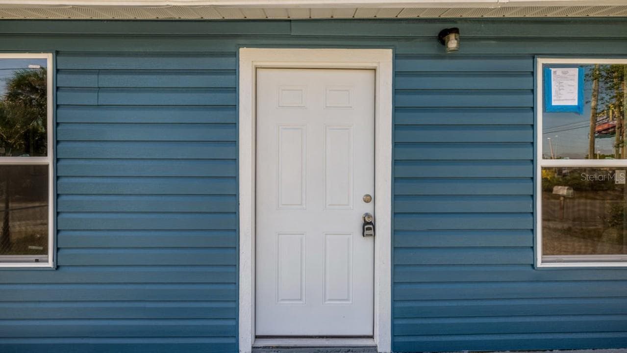 Single Family Residence at 7508 CAROLYN AVE, ORLANDO, photo 2 of 26