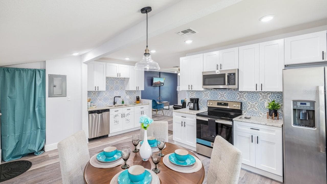 Single Family Residence at 7508 CAROLYN AVE, ORLANDO, photo 6 of 26