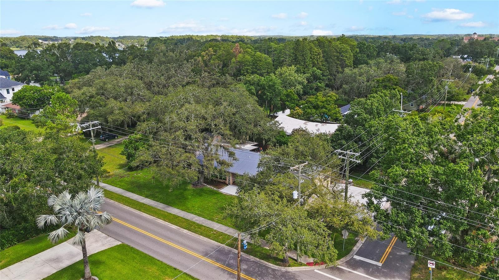This home is located in the heart of Carrollwood. - 3011 LAKE ELLEN DR, TAMPA