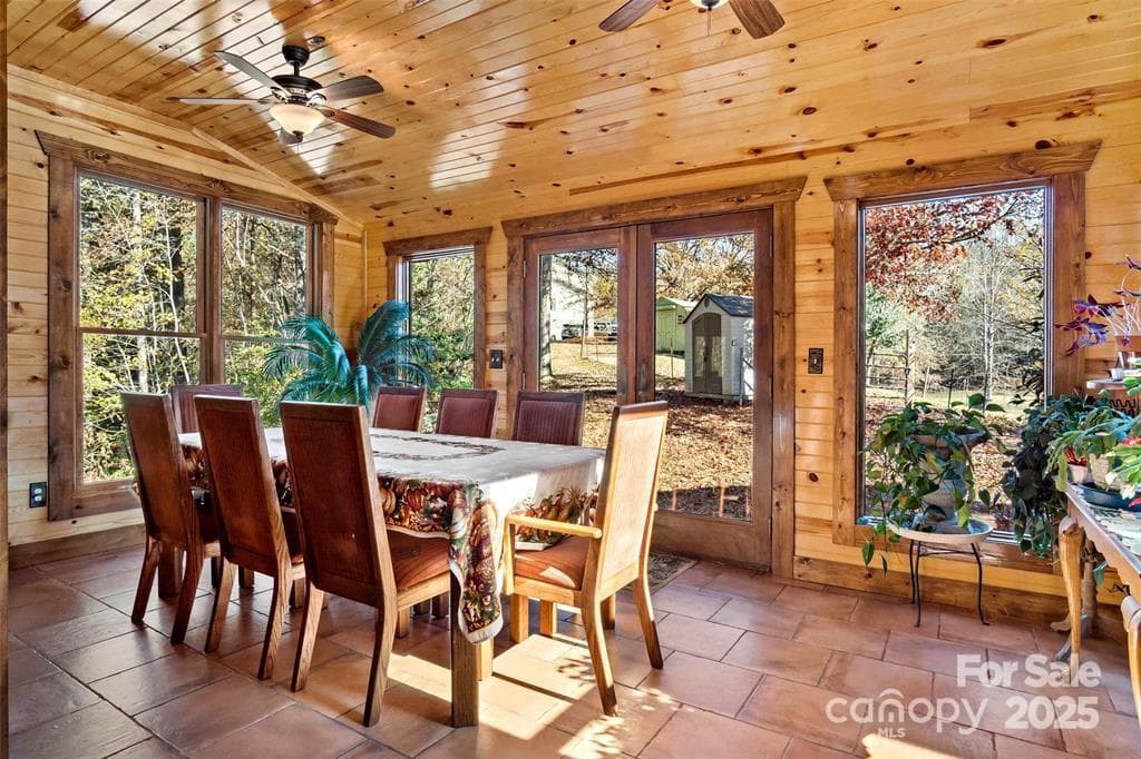 Sunroom/ Extra Dining room - 163 Gypsy Mountain Road, Marion