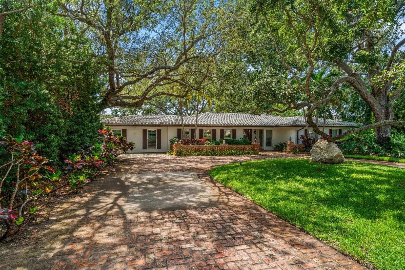7 ROSERY LN