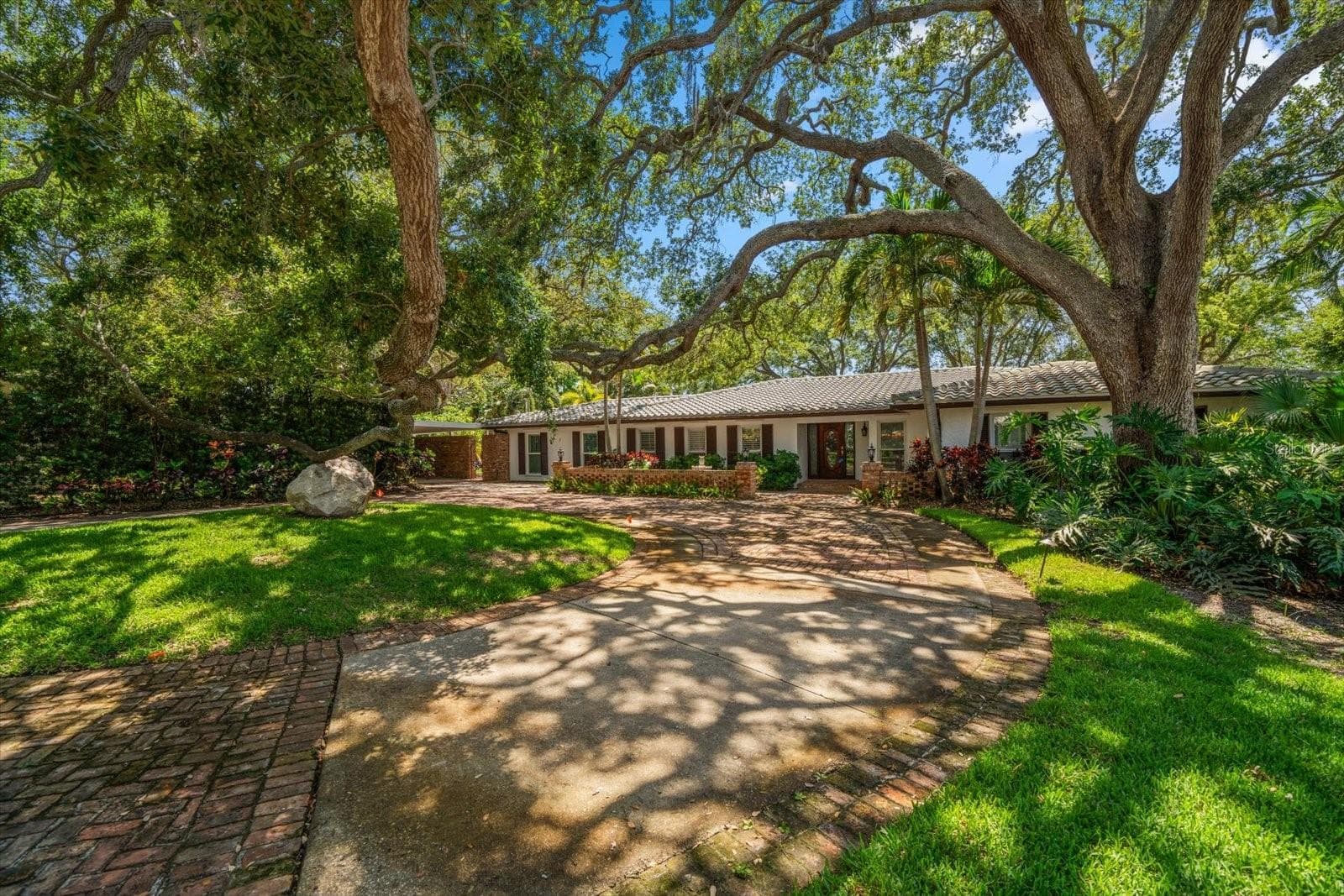 Single Family Residence at 7 ROSERY LN, BELLEAIR, photo 5 of 57