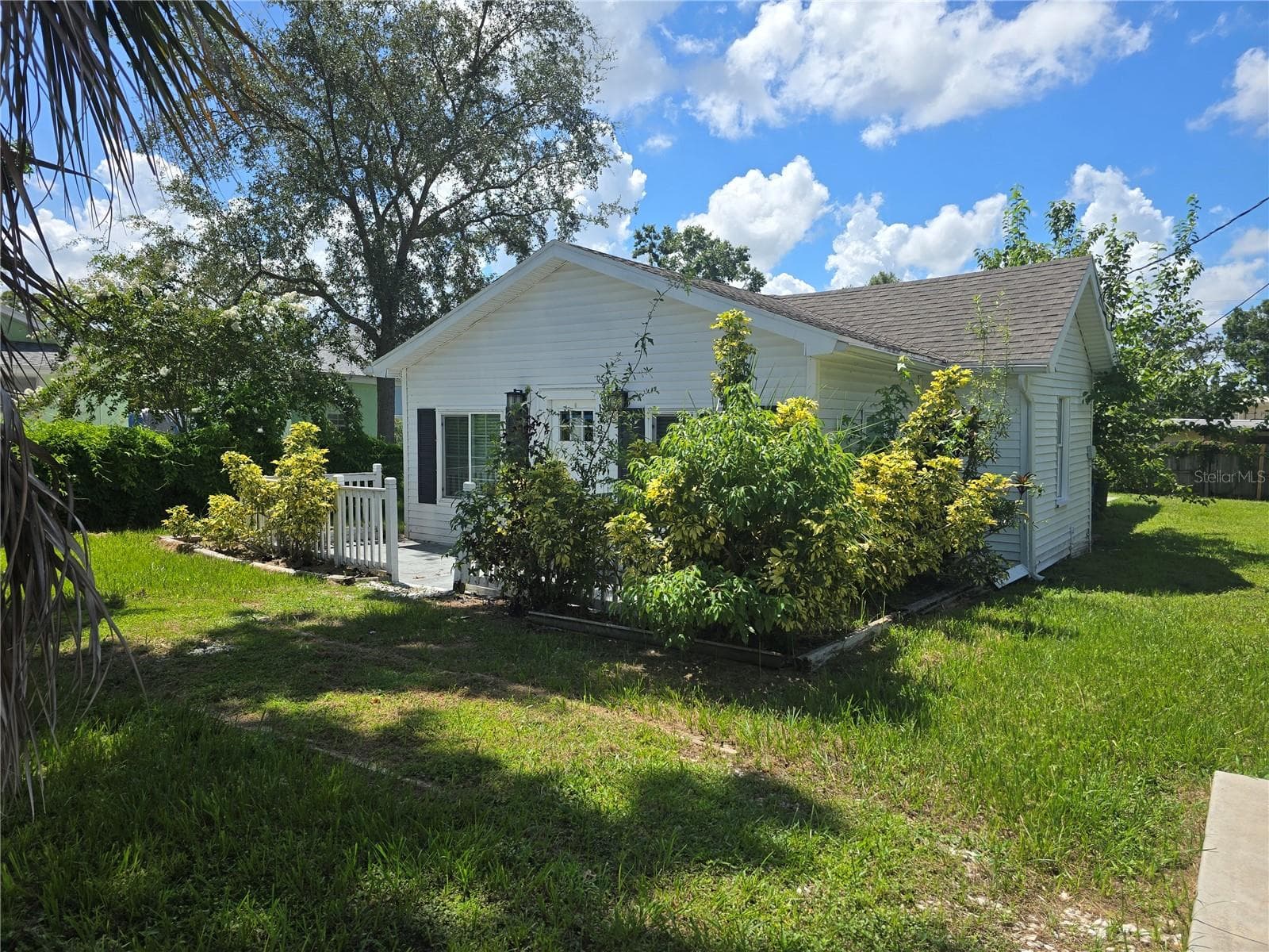 Single Family Residence at 1327 GEORGIA AVE, DUNEDIN, photo 4 of 27