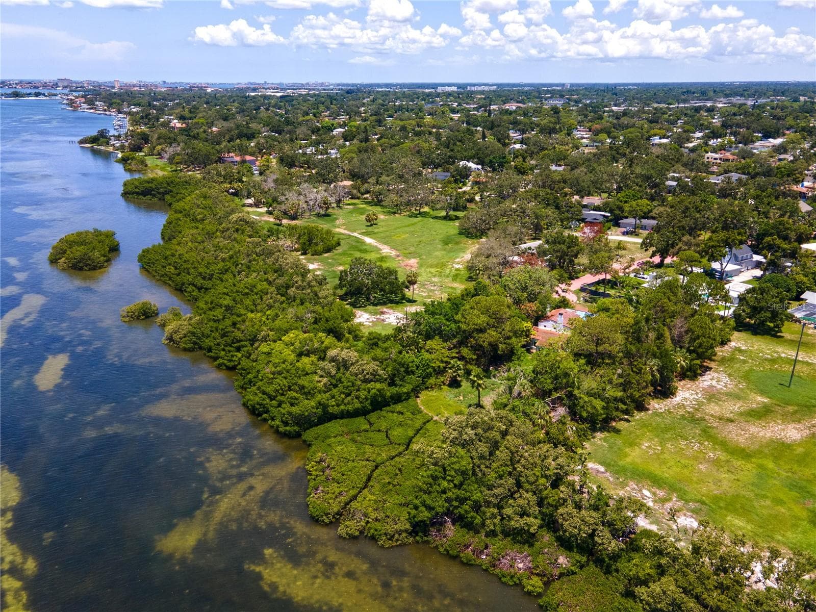 Beautiful wide open parks in neighborhoos - 1125L FRIENDLY WAY S, ST PETERSBURG
