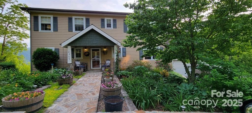 Other homes with views inside subd - Waynesville