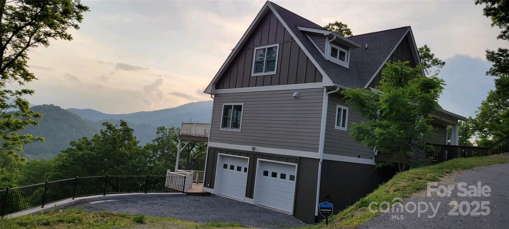 Beautiful Home inside subd - Waynesville