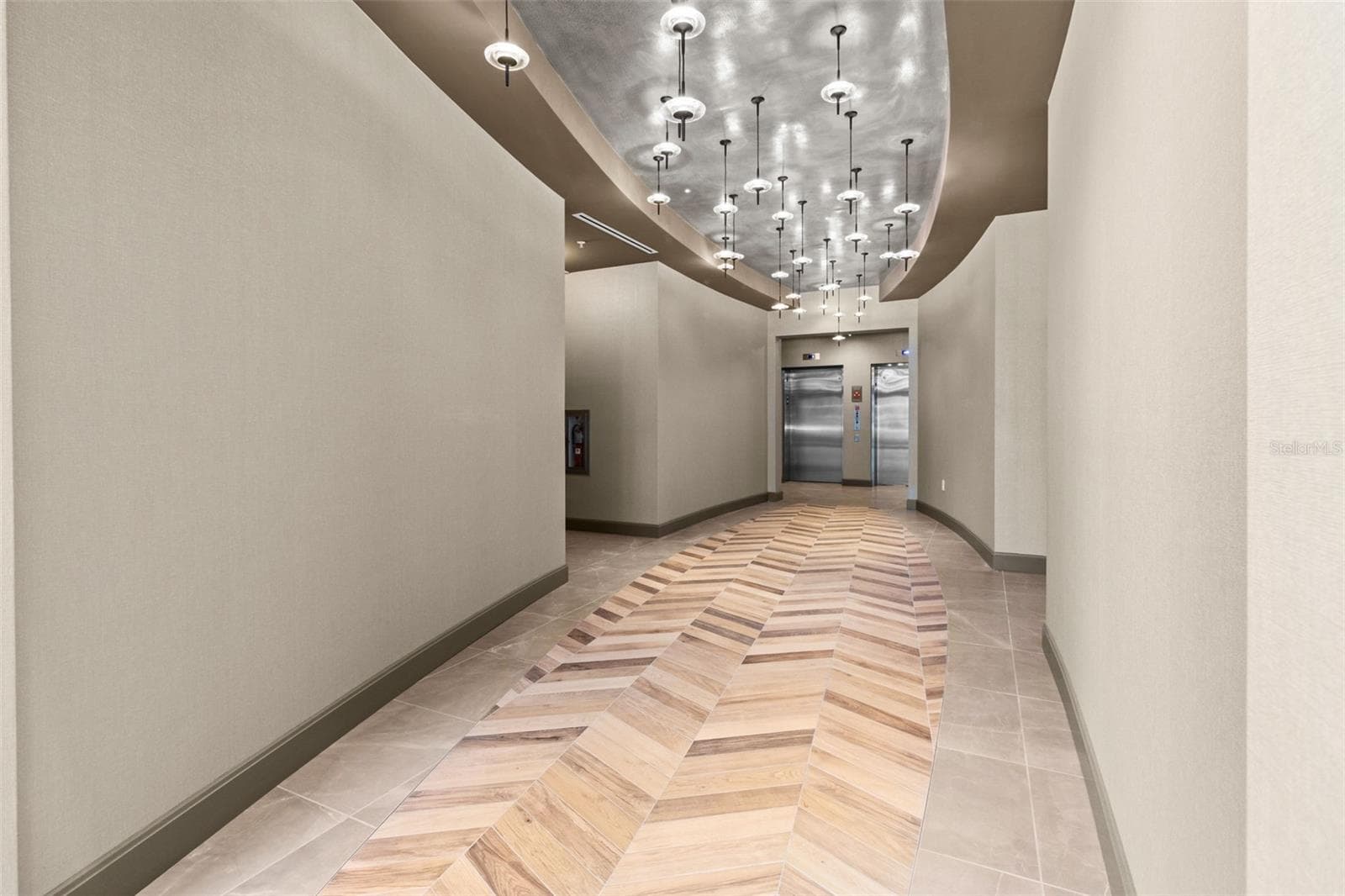 The Nolen Lobby - 126 4TH AVE NE #601, ST PETERSBURG