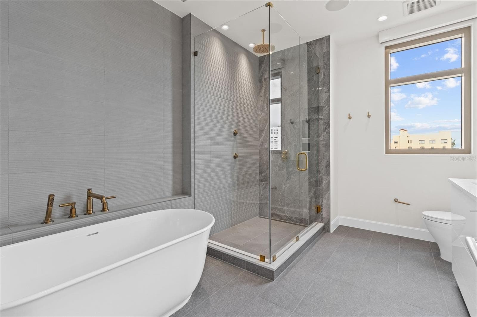 Primary Suite Bath - 126 4TH AVE NE #601, ST PETERSBURG