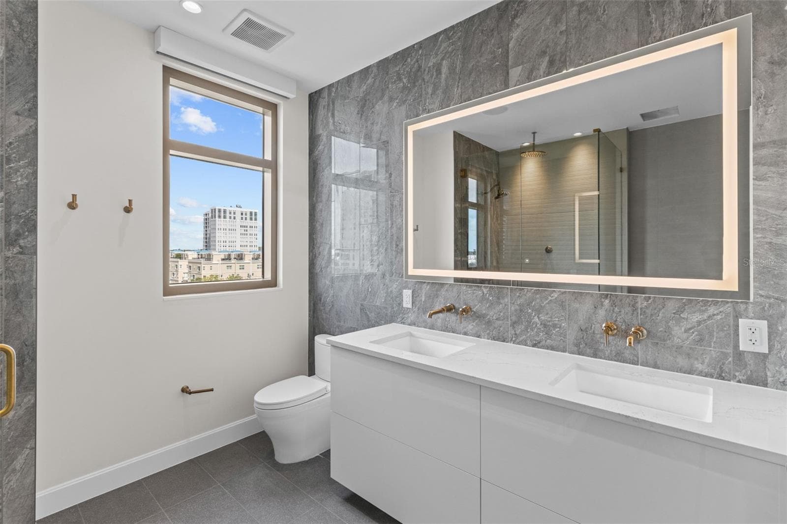 Primary Suite Bath - 126 4TH AVE NE #601, ST PETERSBURG