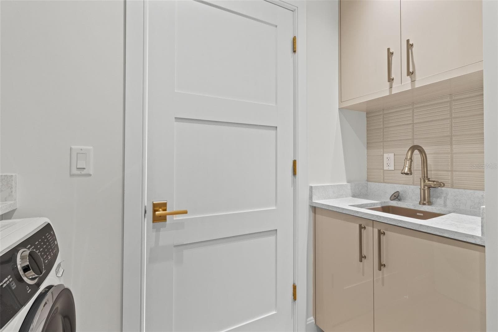 Laundry Room - 126 4TH AVE NE #601, ST PETERSBURG