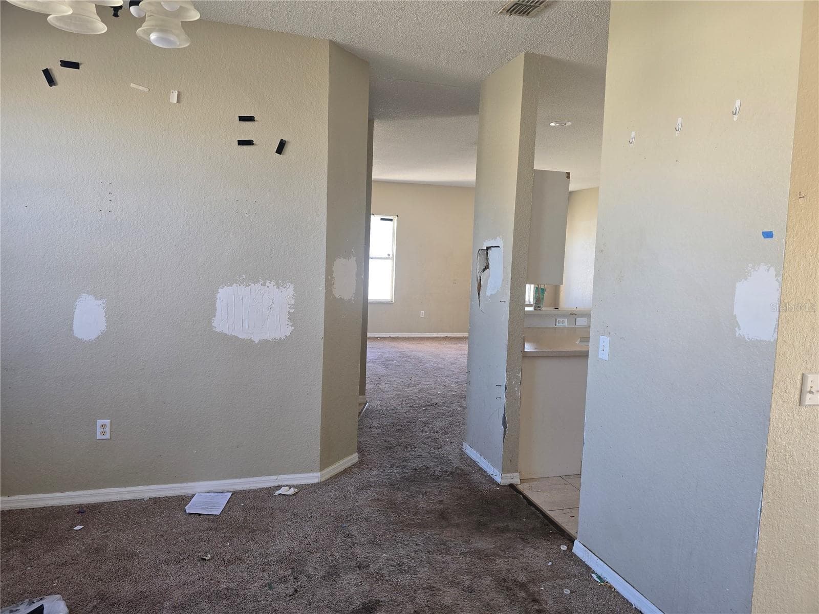 Single Family Residence at 4049 BYRDS CROSSING DR, LAKELAND, photo 3 of 10