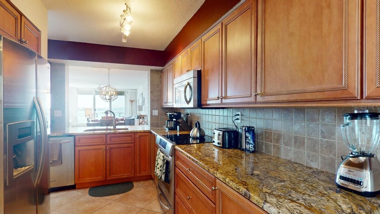 Condominium at 6105 BAHIA DEL MAR CIR #682, ST PETERSBURG, photo 15 of 35
