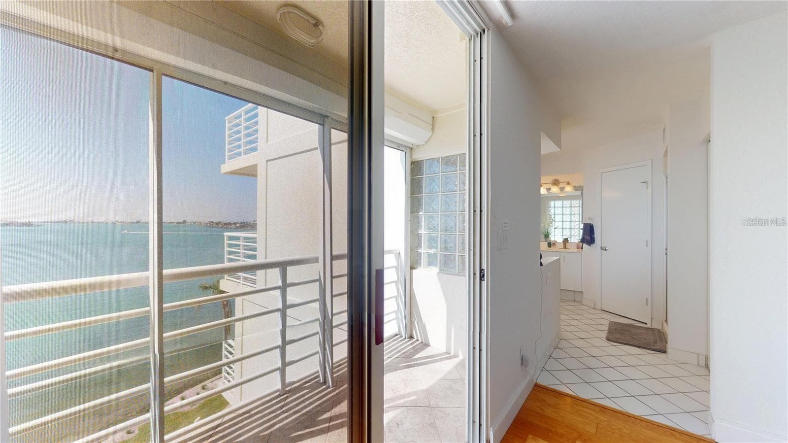 Condominium at 6105 BAHIA DEL MAR CIR #682, ST PETERSBURG, photo 18 of 35