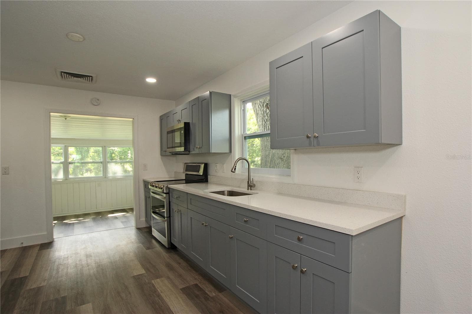 Kitchen - 4925 MAGNOLIA AVE, MULBERRY