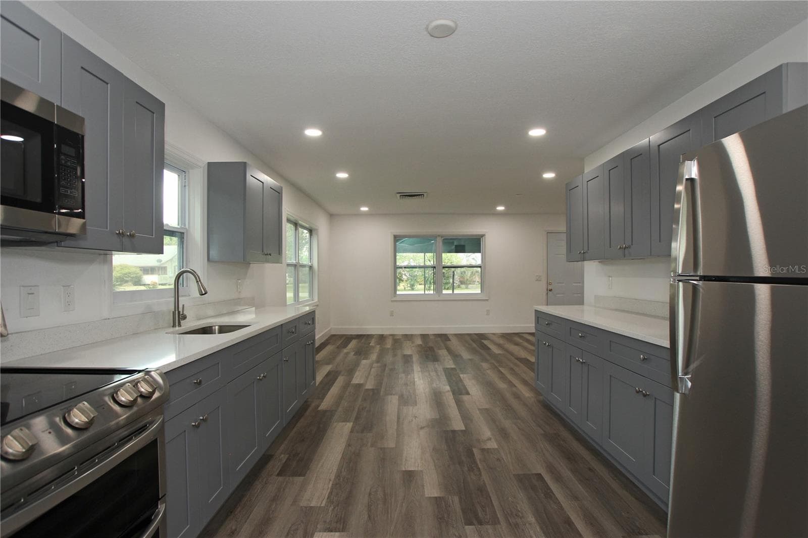 Kitchen - 4925 MAGNOLIA AVE, MULBERRY