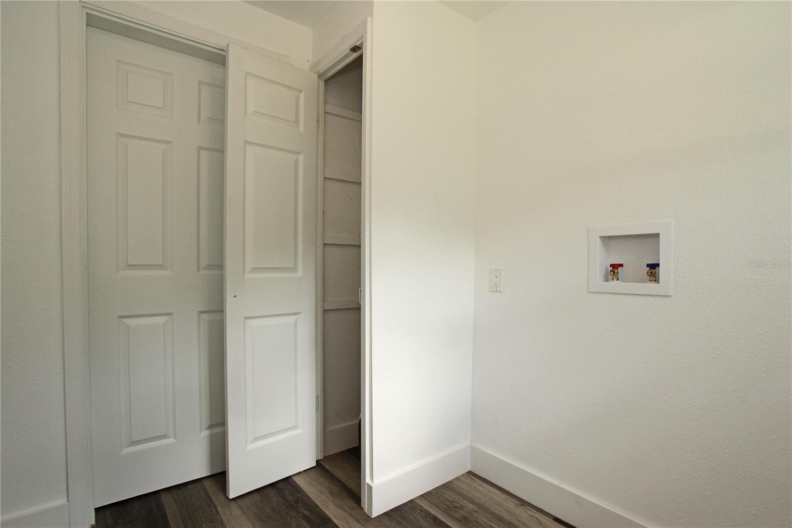 Laundry Room - 4925 MAGNOLIA AVE, MULBERRY