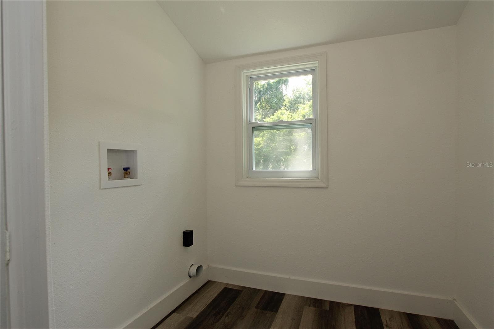 Laundry Room - 4925 MAGNOLIA AVE, MULBERRY