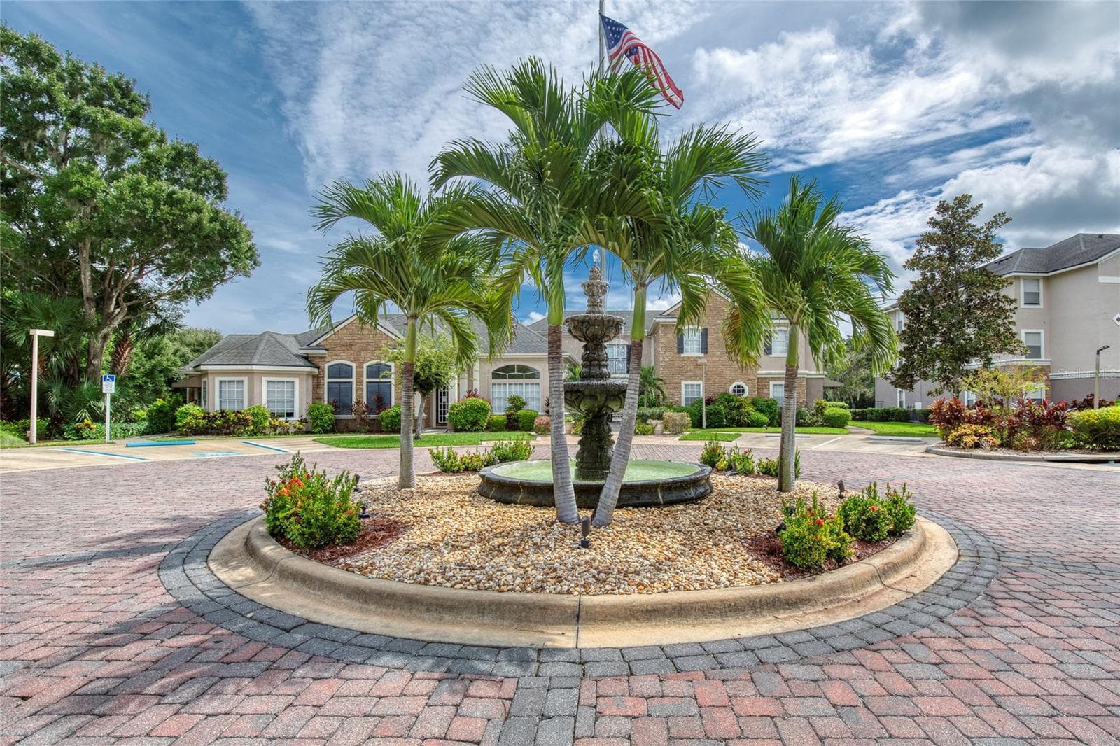 940 VILLAGE TRL #2-207