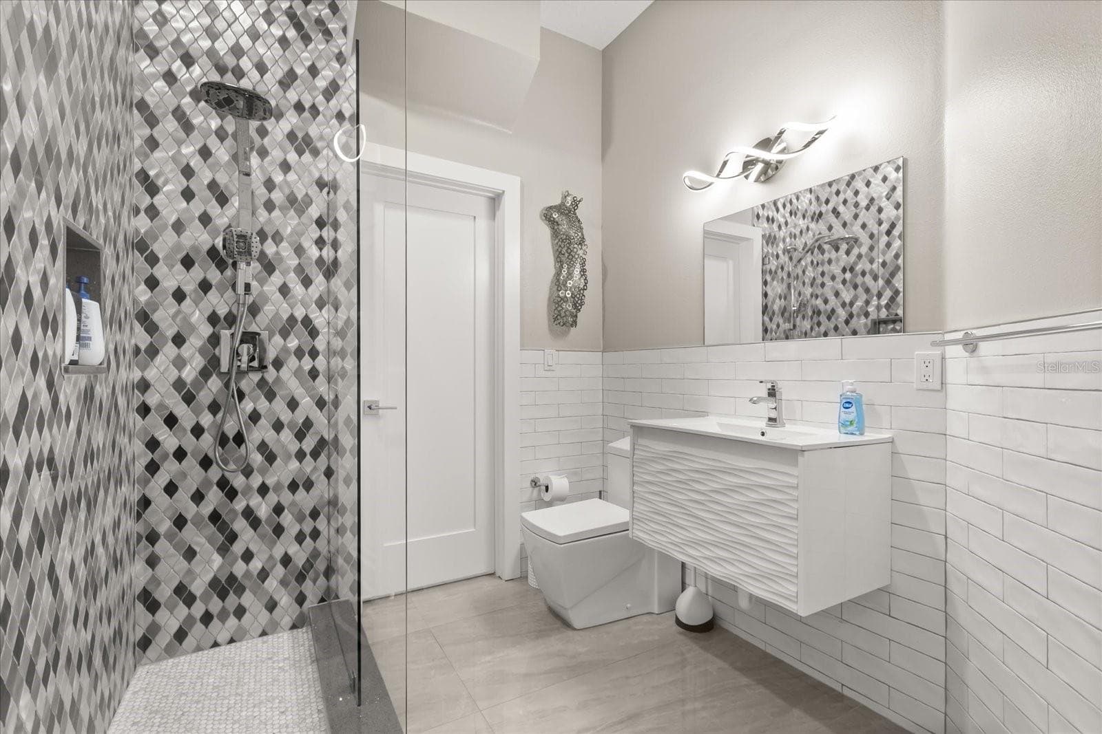 Single Family Residence at 808 EDGEWATER DR, ORLANDO, photo 21 of 47