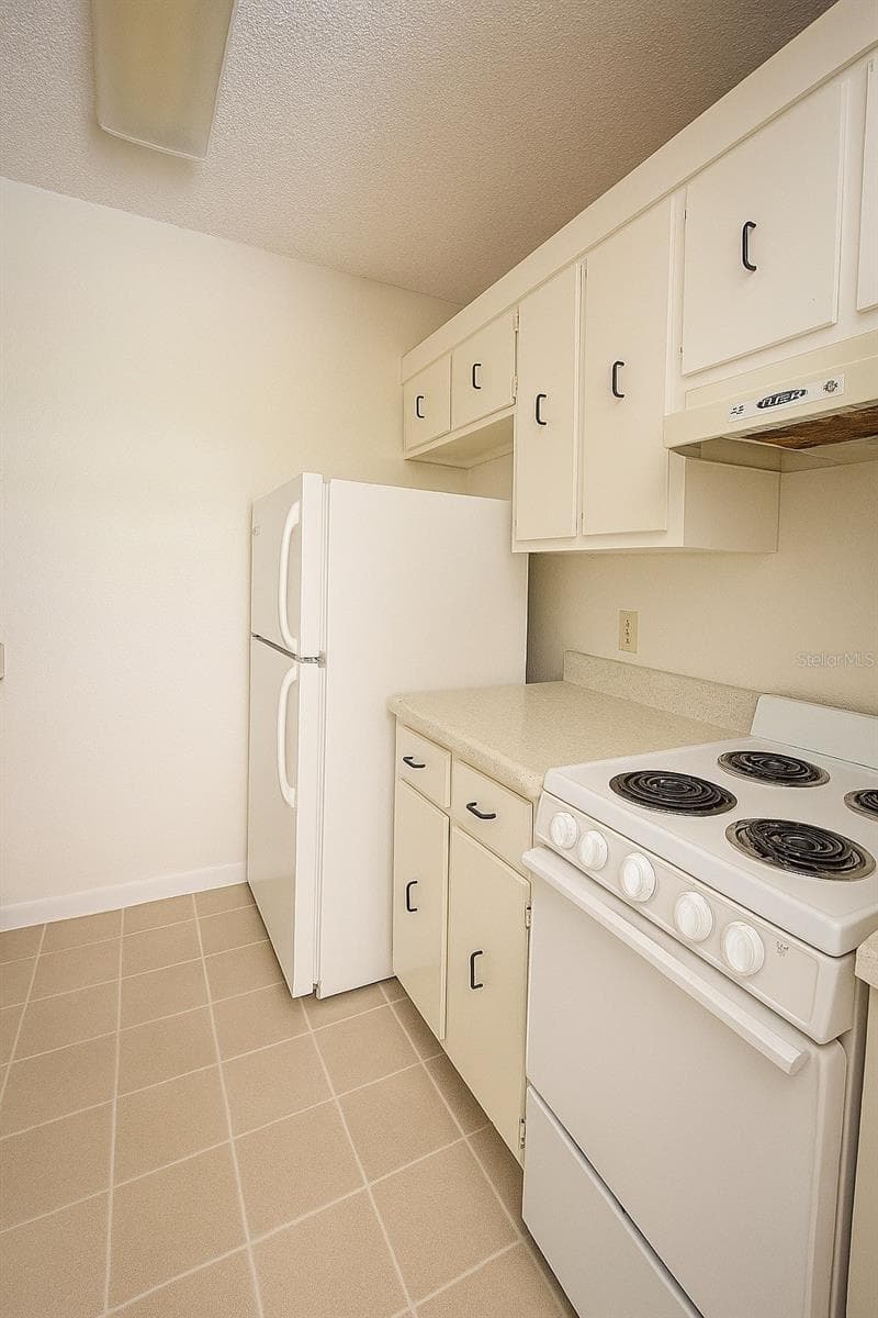 Virtually Modified - Kitchen - 2417 NE 6TH ST #8, OCALA
