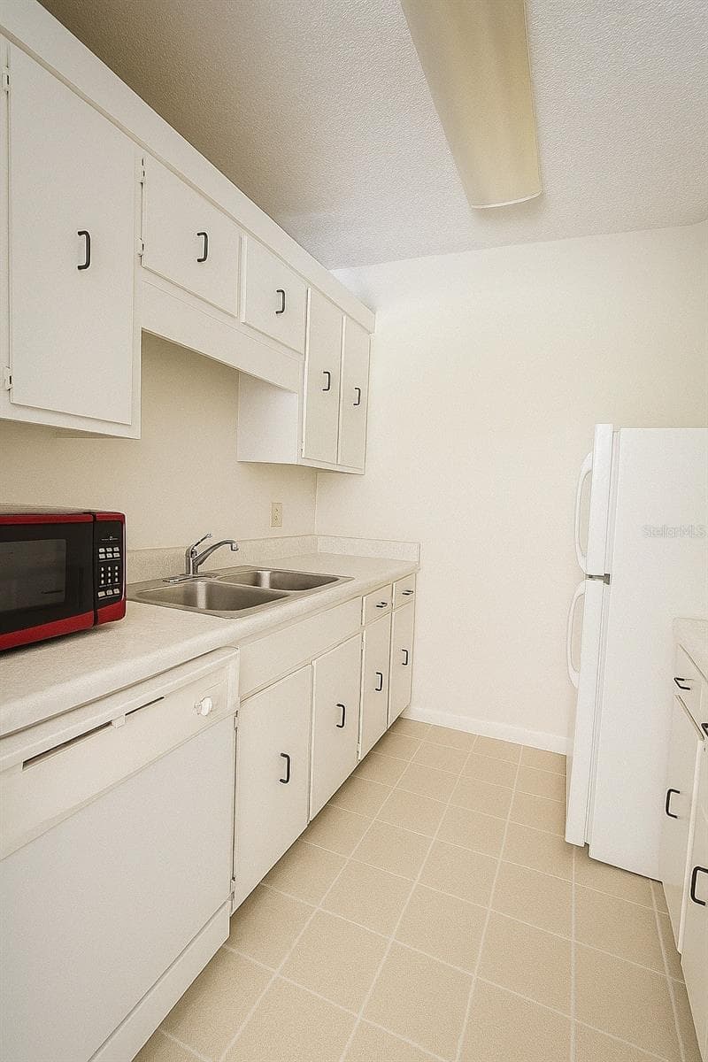 Virtually Modified - Kitchen - 2417 NE 6TH ST #8, OCALA