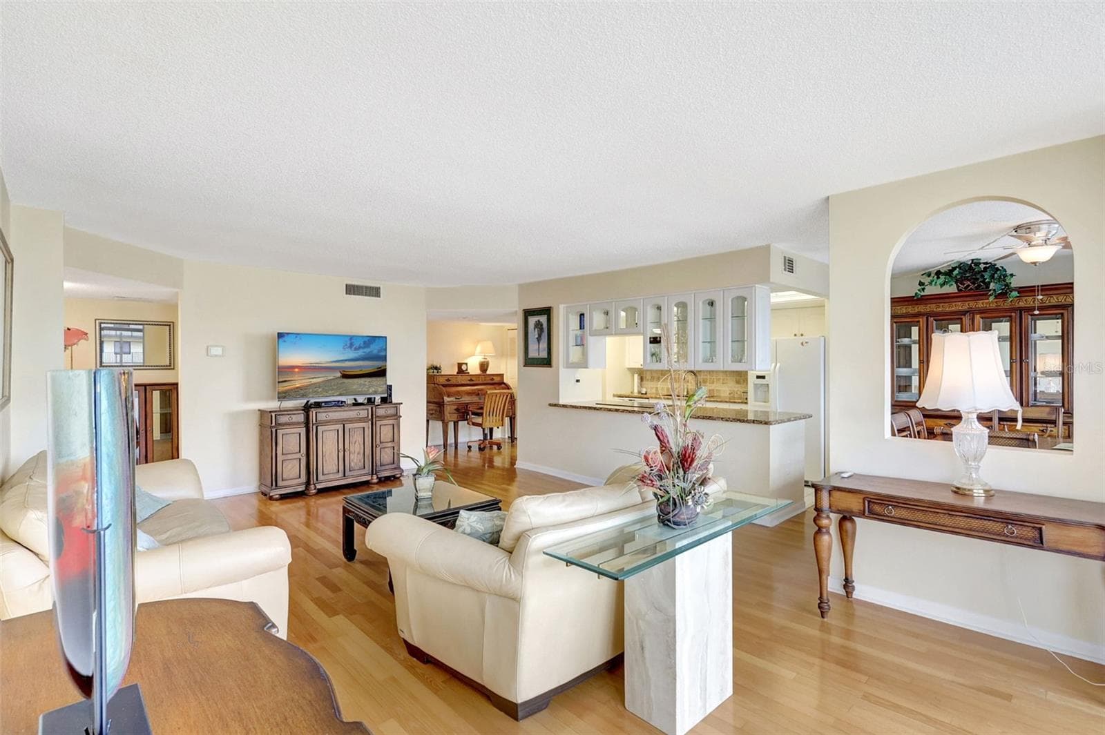 Open for entertaining or just enjoying the family - 660 ISLAND WAY #708, CLEARWATER BEACH