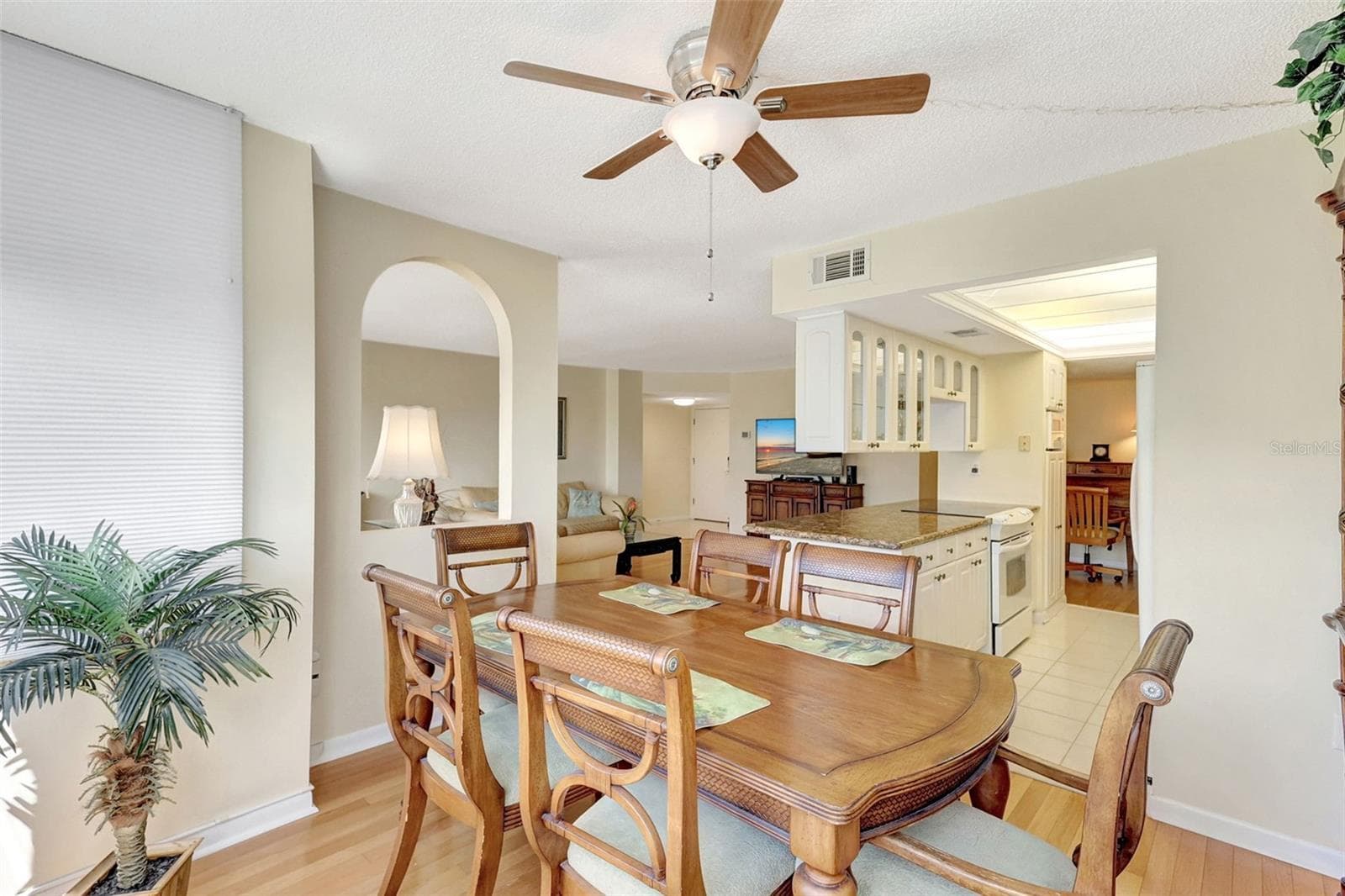 Dining area looking into the kitchen and living area - 660 ISLAND WAY #708, CLEARWATER BEACH