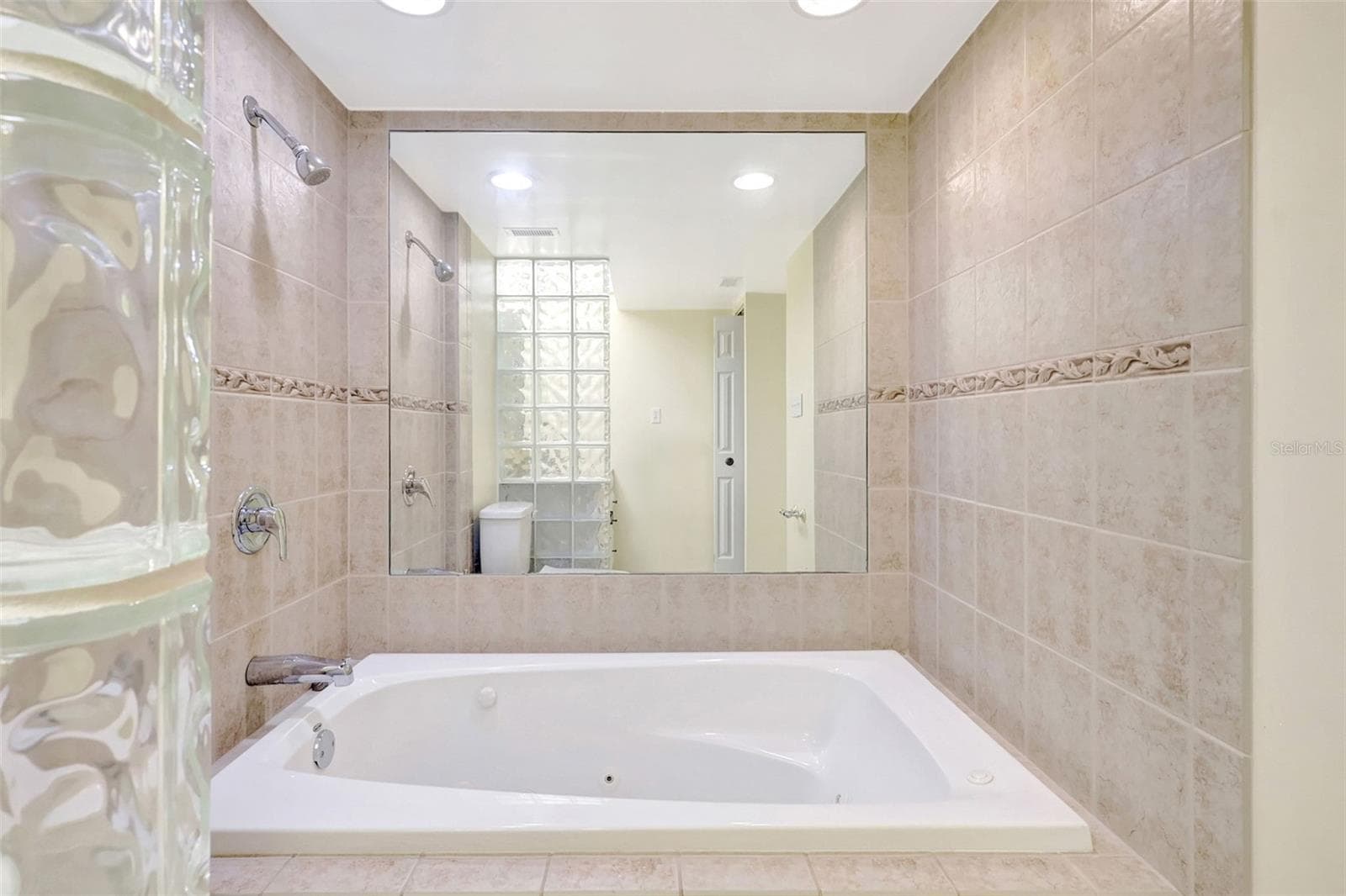 En-Suite Bath - 660 ISLAND WAY #708, CLEARWATER BEACH