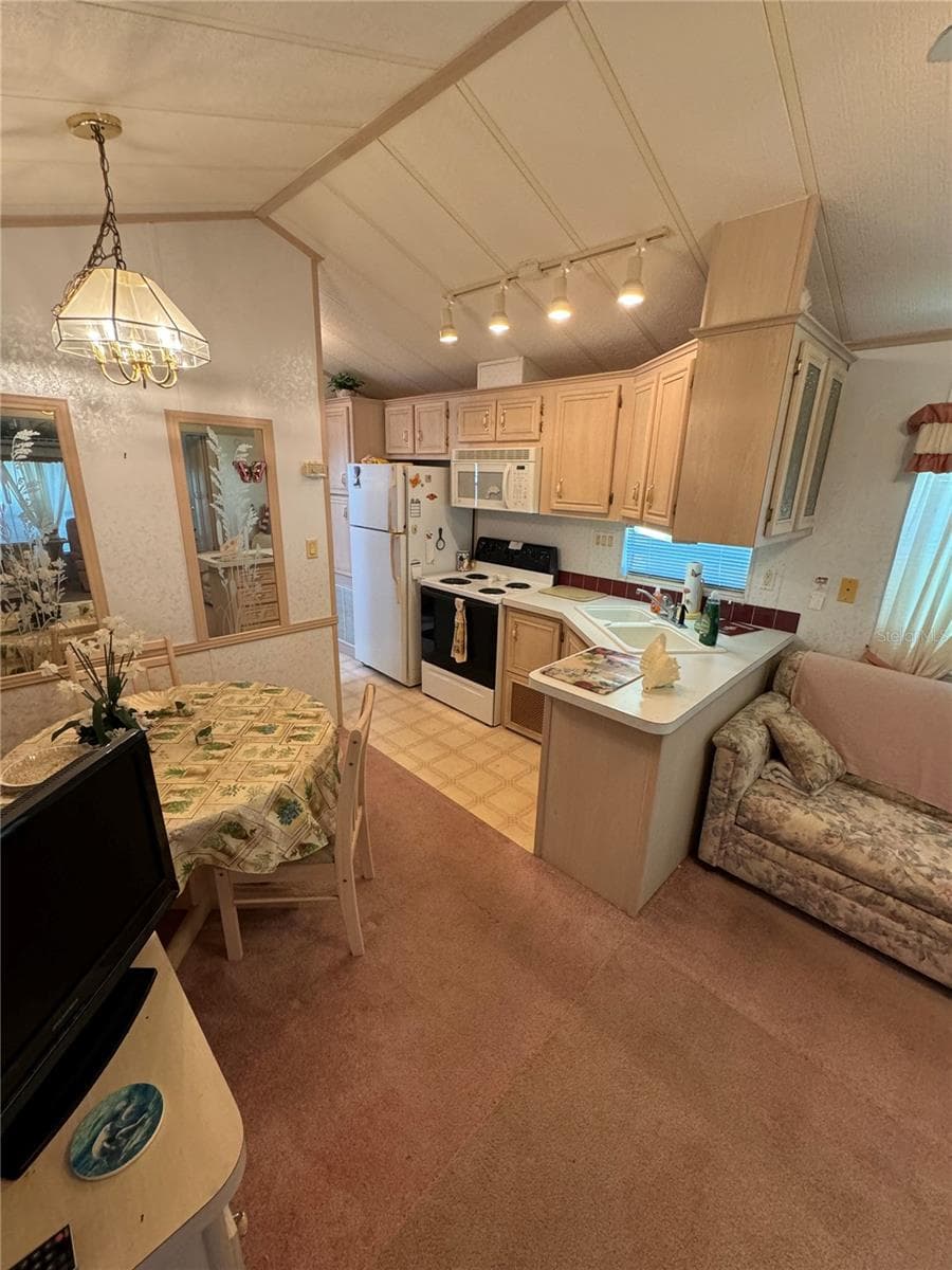 Manufactured Home at 2092 CULBREATH RD #A27, BROOKSVILLE, photo 7 of 25
