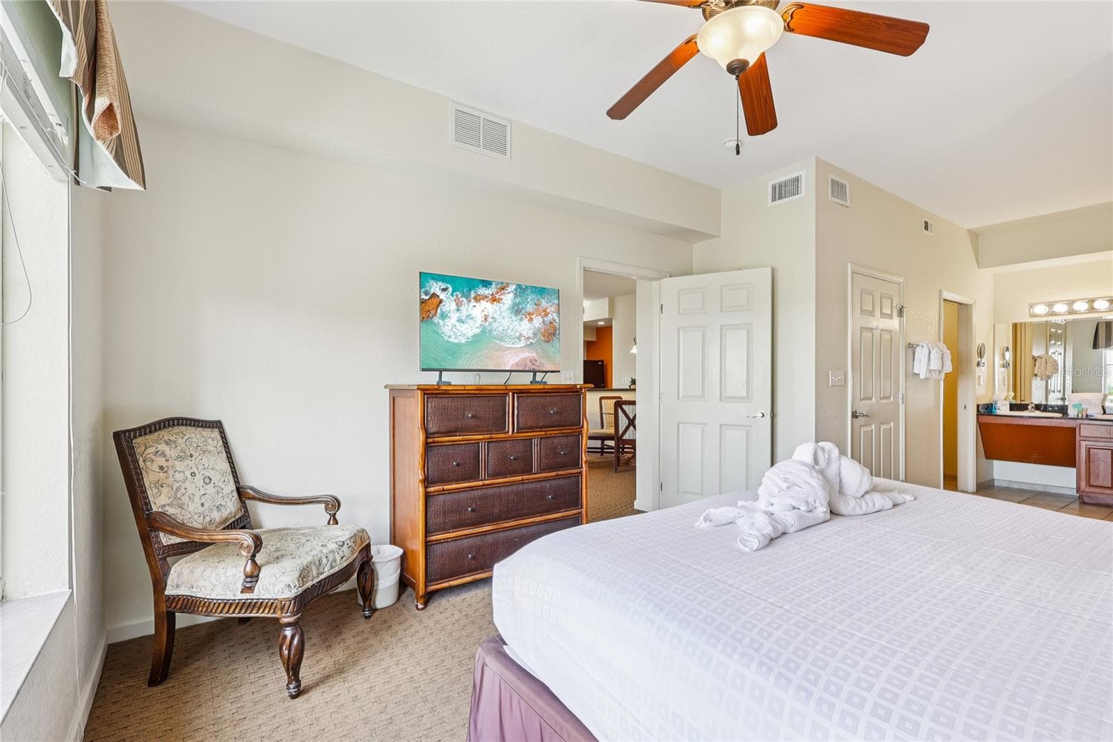 Condo - Hotel at 8101 RESORT VILLAGE DR #31210, ORLANDO, photo 4 of 58