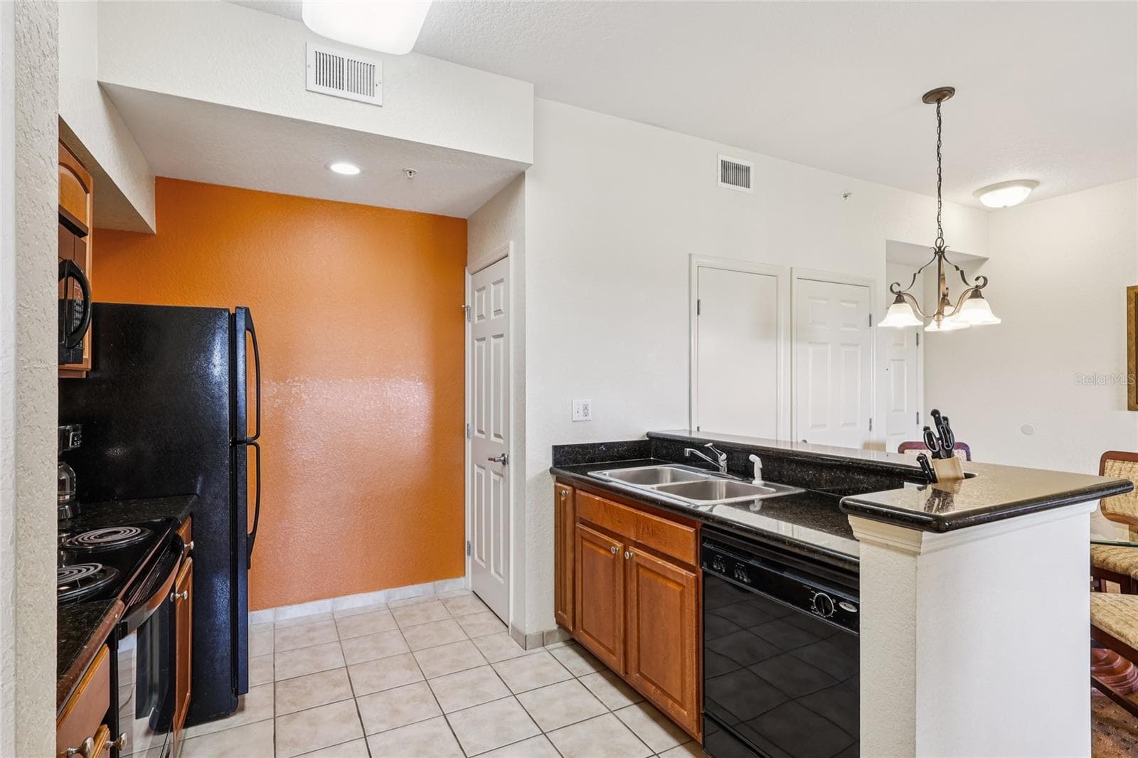 Condo - Hotel at 8101 RESORT VILLAGE DR #31210, ORLANDO, photo 16 of 58
