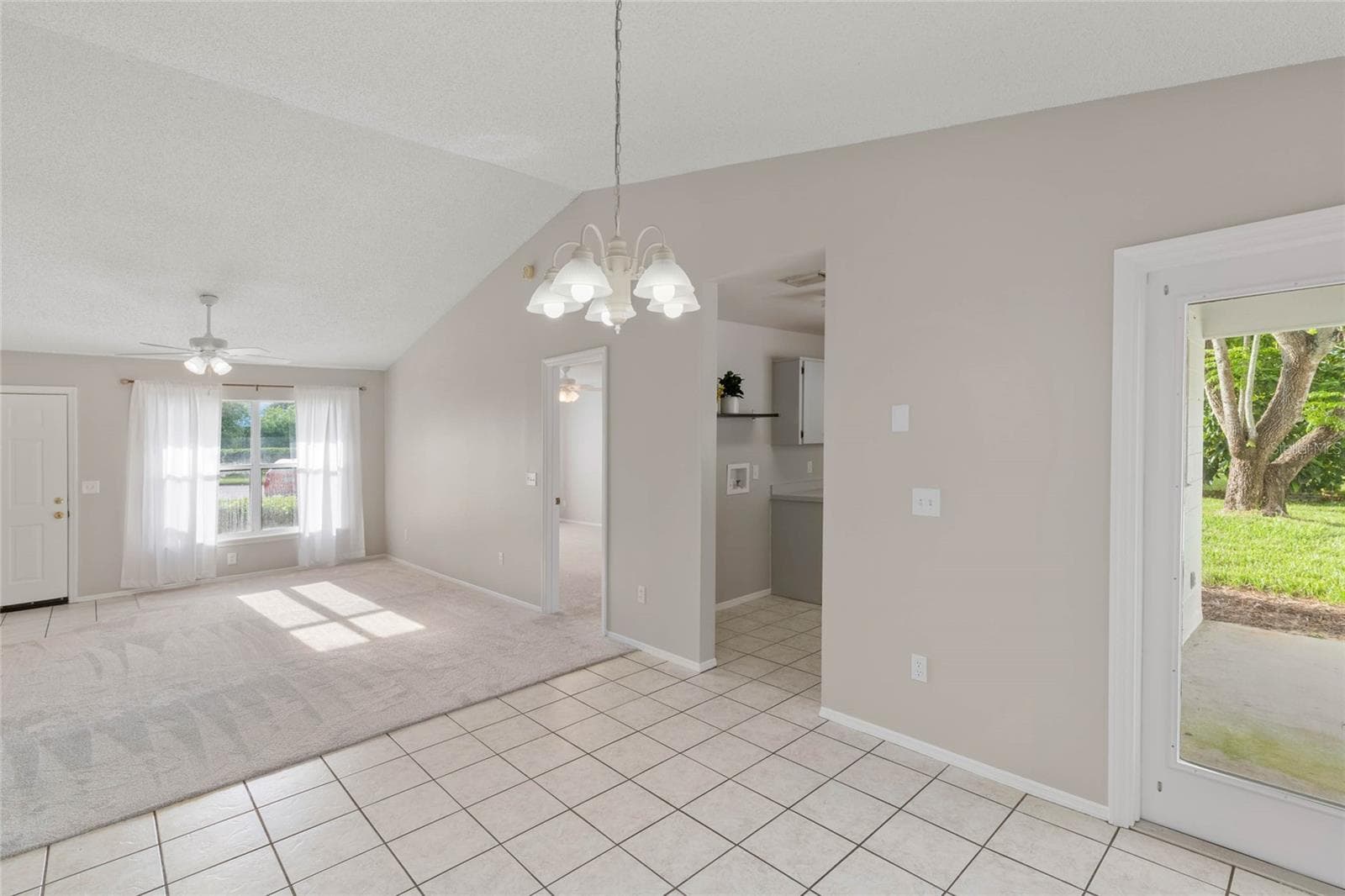 Natural Light - 1726 TROPICAL CT, TAVARES