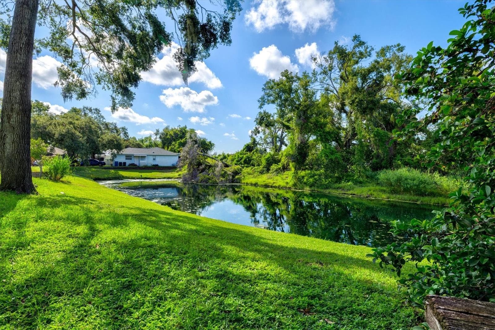 Peaceful Pond on quiet cul-de-sac - 5128 18TH LN E, BRADENTON