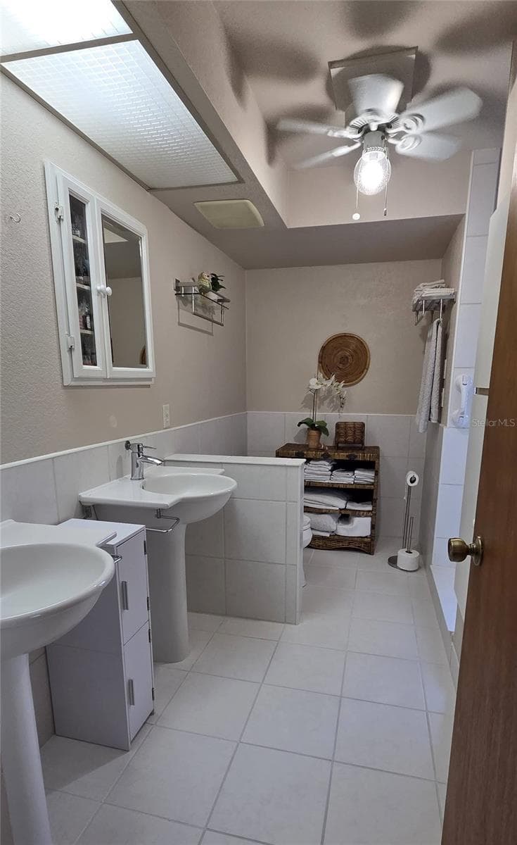 Master Bath 5 x 11 plus walk-in shower - 2076 RIVER BASIN TER, PUNTA GORDA