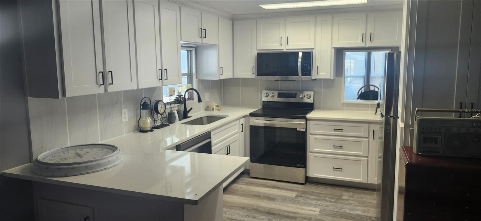 Manufactured Home at 3702 TIKI DR, HOLIDAY, photo 2 of 25