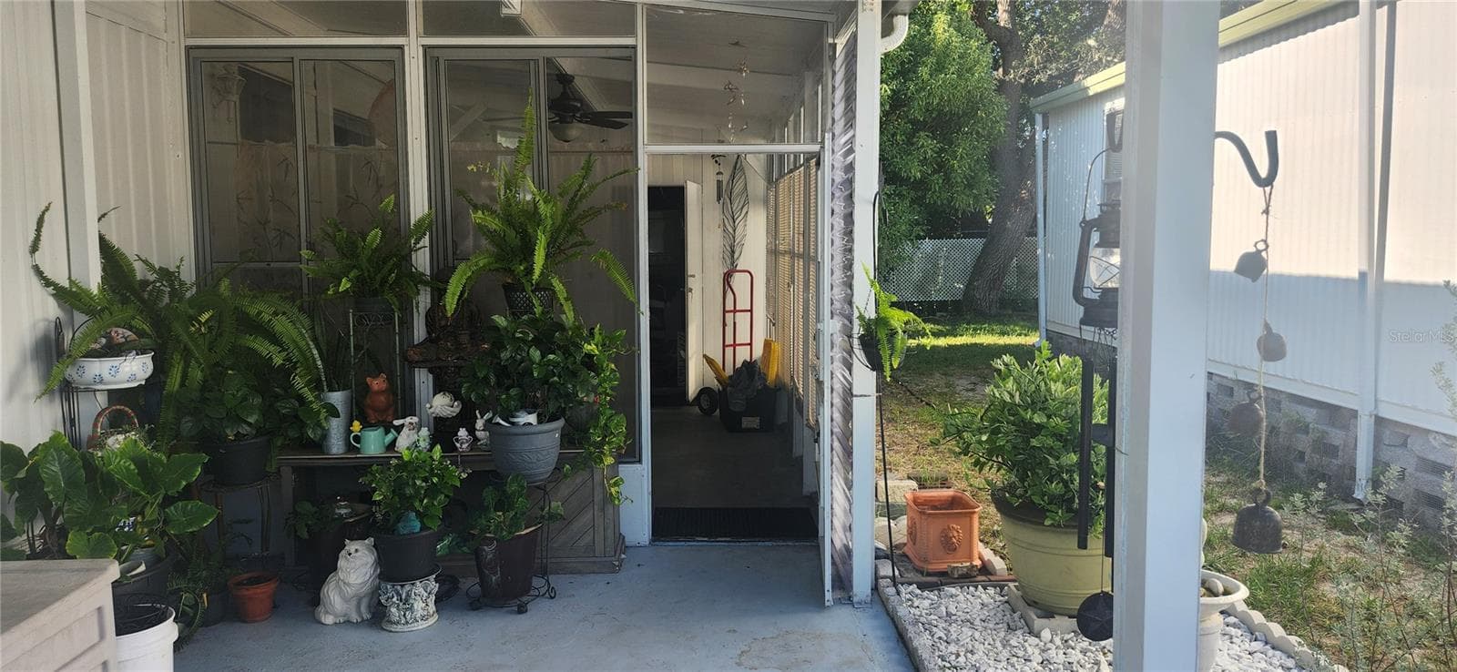 Manufactured Home at 3702 TIKI DR, HOLIDAY, photo 3 of 25